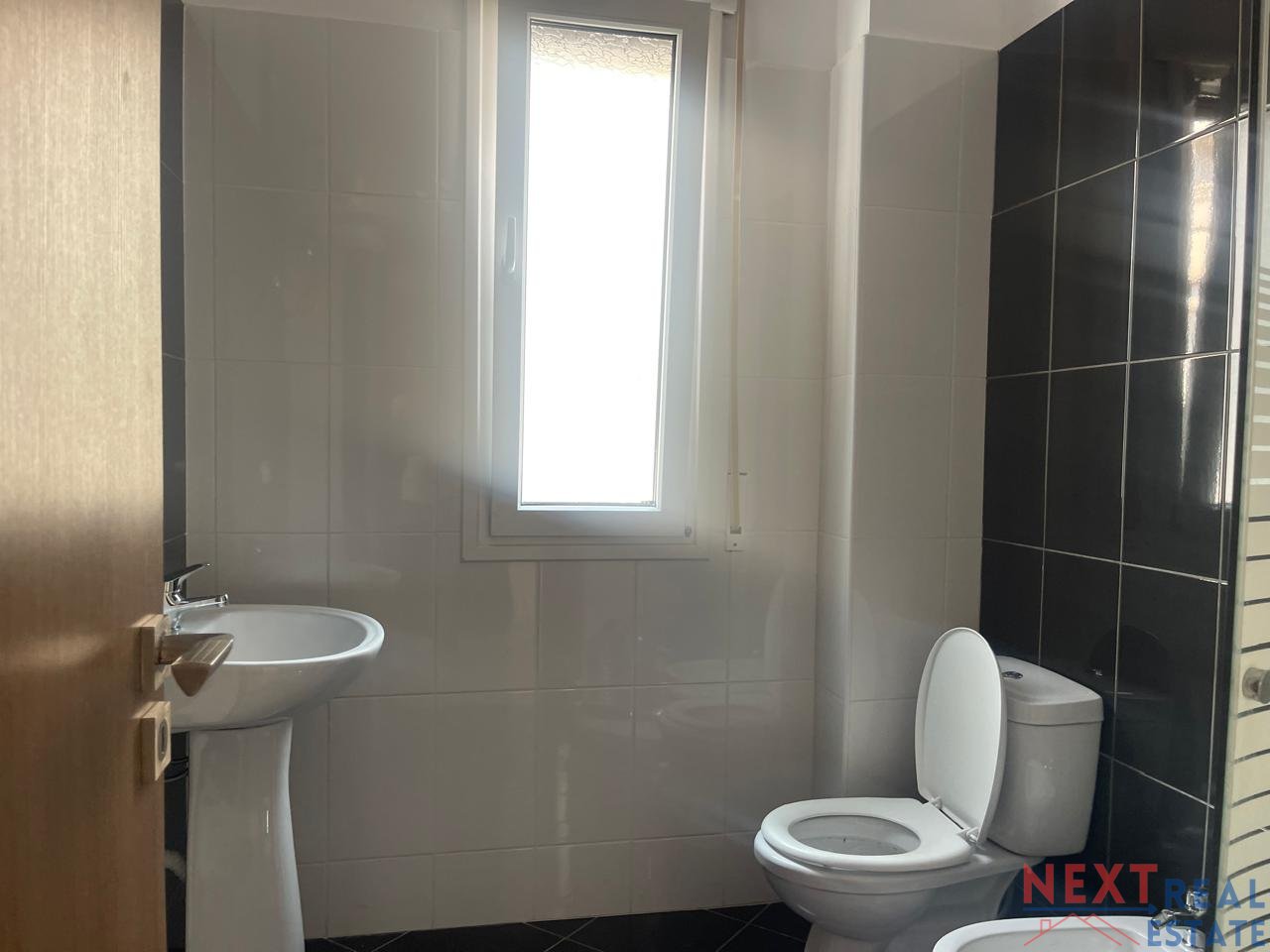 JEPET ME QERA AFATGJATE APARTAMENT 2+1+2 NE VLORE