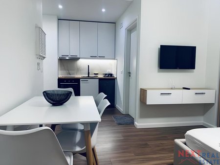 STUDIO ME QERA AFATGJATE NE VLORE