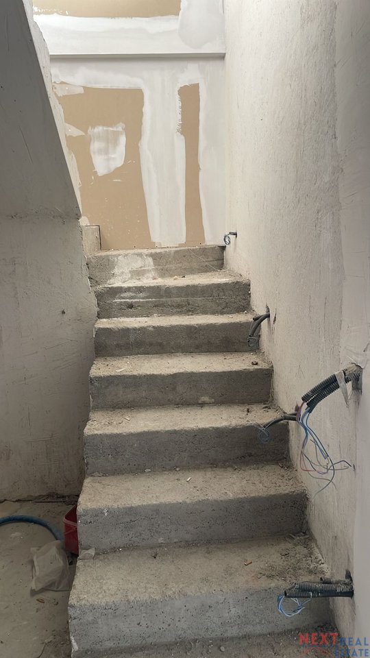 DUPLEKS NE SHITJE – LIQENI I THATE, PRANE RADISSON HOTEL, TIRANE