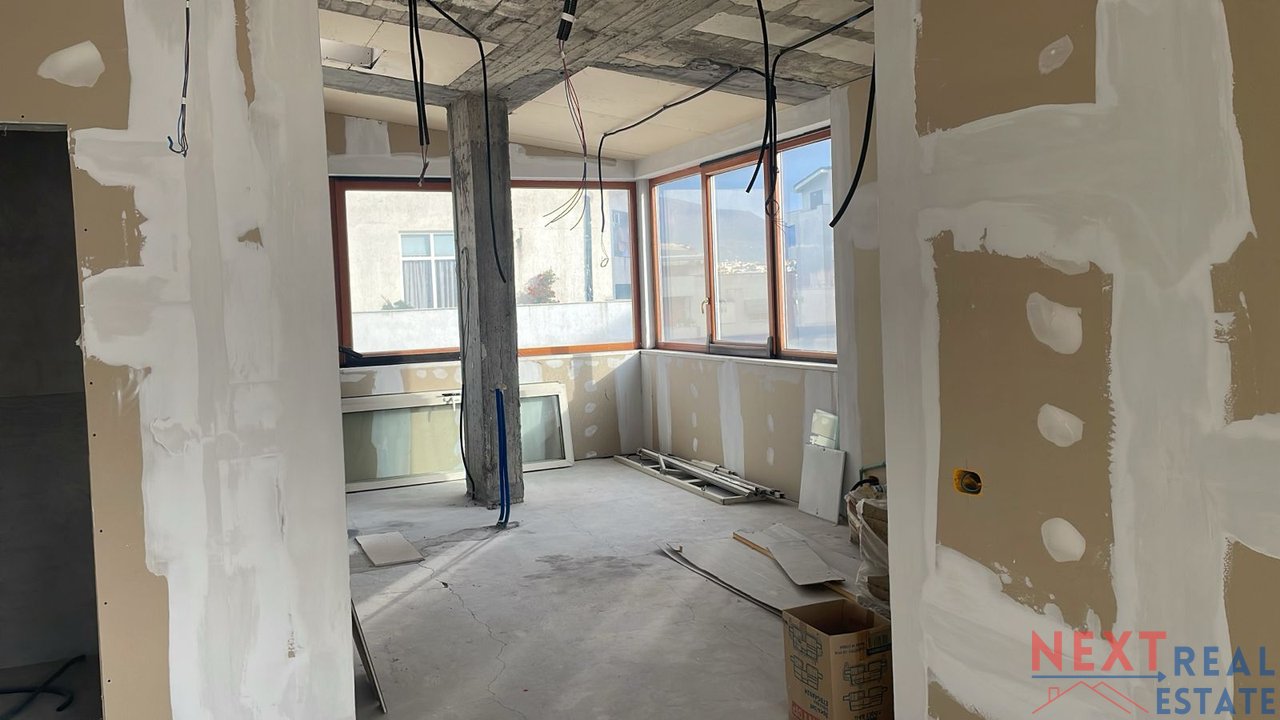 DUPLEKS NE SHITJE – LIQENI I THATE, PRANE RADISSON HOTEL, TIRANE