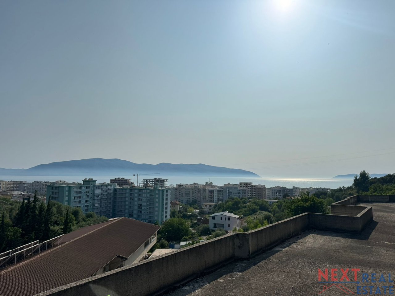 VENDESI EDIFICIO DI 4 PIANI CON VISTA PANORAMICA SUL MARE – UNICA OPPORTUNITÀ DI INVESTIMENTO A LUNGOMARE, VALONA