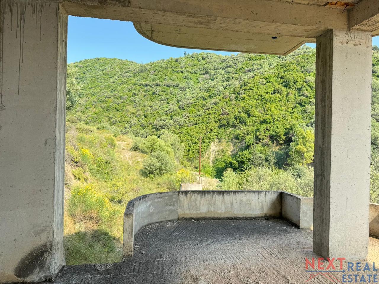 VENDESI EDIFICIO DI 4 PIANI CON VISTA PANORAMICA SUL MARE – UNICA OPPORTUNITÀ DI INVESTIMENTO A LUNGOMARE, VALONA