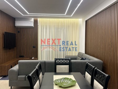 APARTAMENT 2+1 ME QERA AFATGJATE NE LUNGOMARE, VLORE