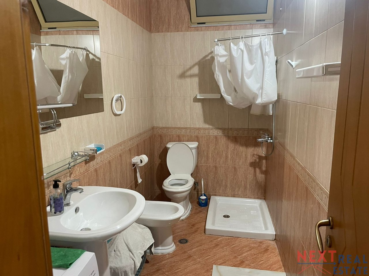 APARTAMENT 1+1 ME QERA AFATGJATE NE LUNGOMARE, VLORE
