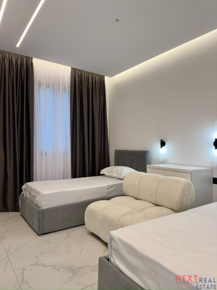 APPARTAMENTO 2+1+2 INVESTITO & GARAGE – LUNGOMARE, VLORE