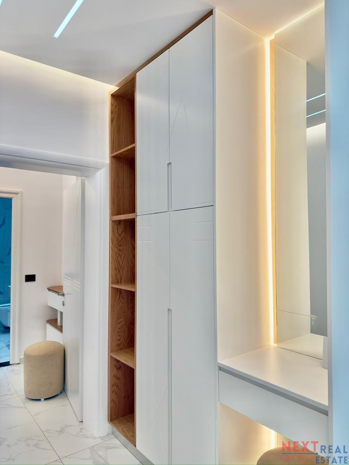 APPARTAMENTO 2+1+2 INVESTITO & GARAGE – LUNGOMARE, VLORE
