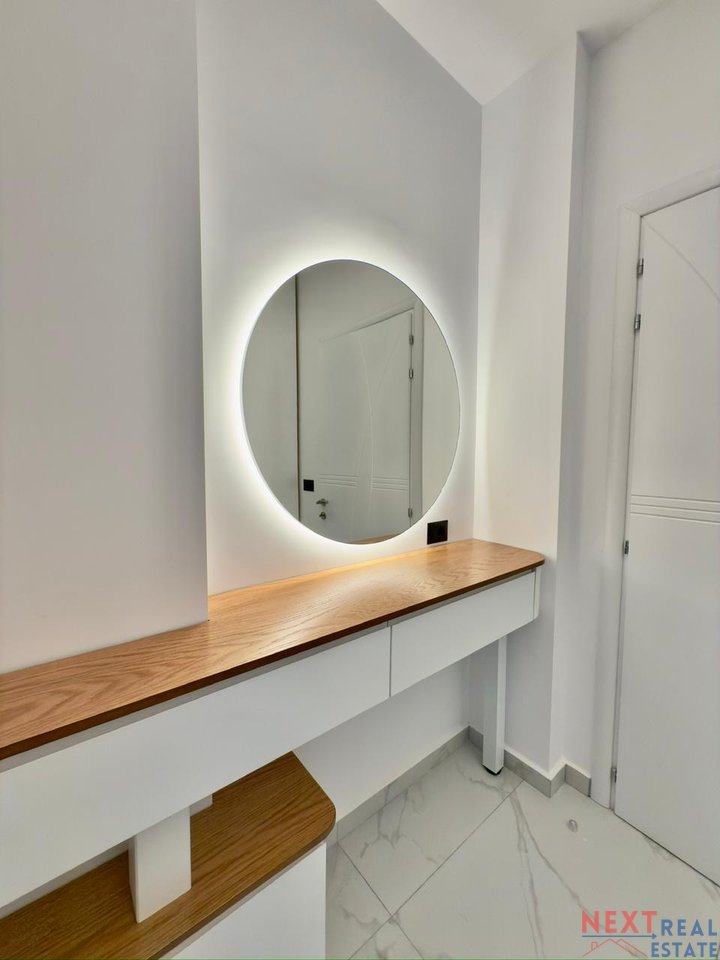 APPARTAMENTO 2+1+2 INVESTITO & GARAGE – LUNGOMARE, VLORE