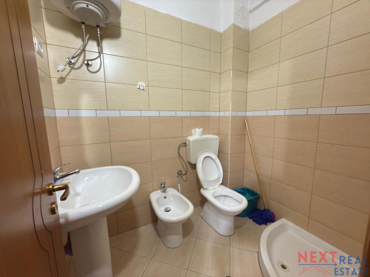 STUDIO ME QERA – 300 EURO/MUAJ – LUNGOMARE, VLORE