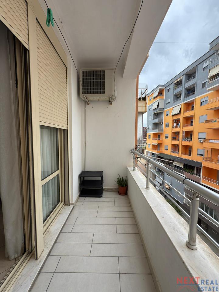STUDIO ME QERA – 300 EURO/MUAJ – LUNGOMARE, VLORE