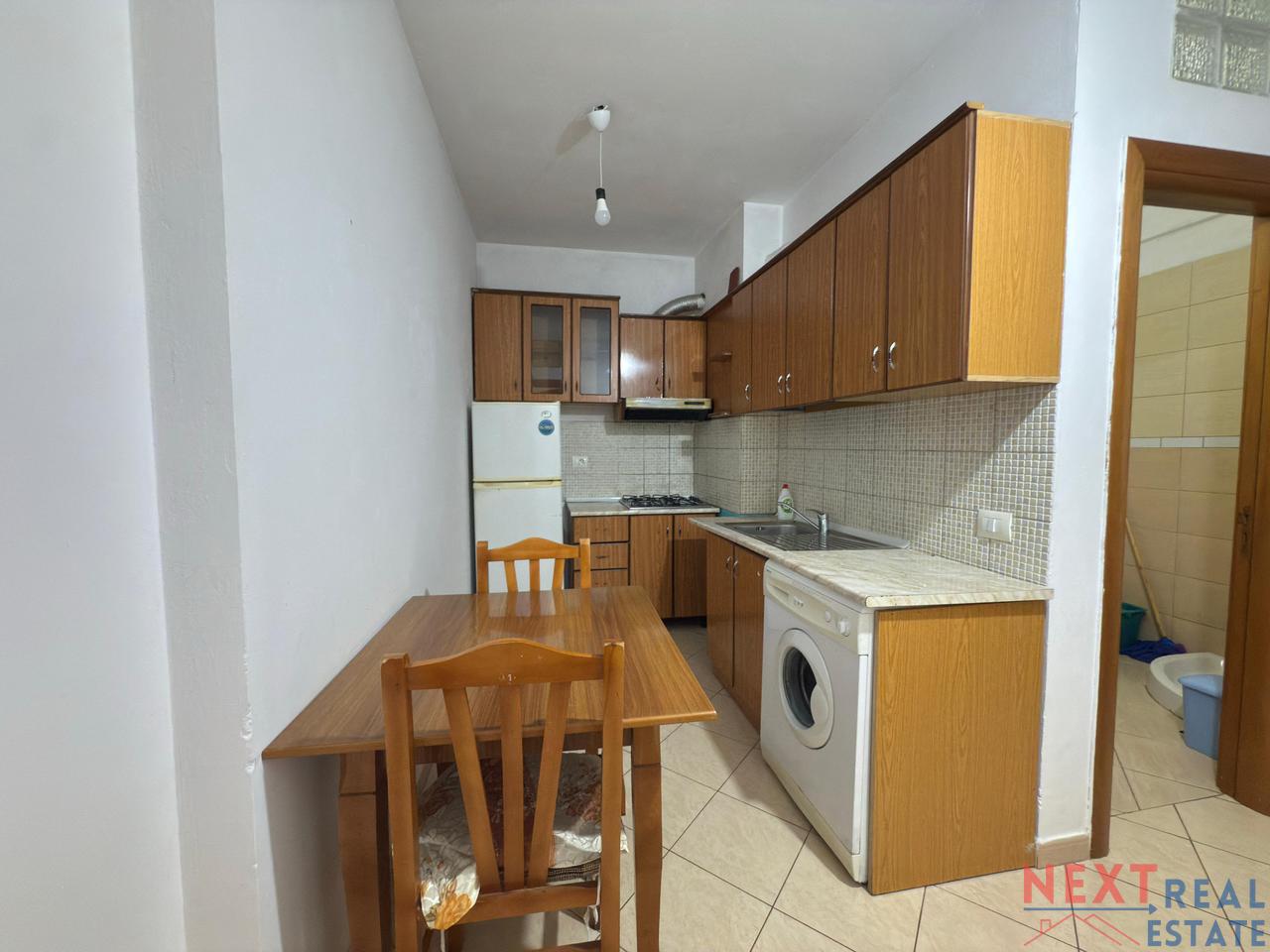 STUDIO ME QERA – 300 EURO/MUAJ – LUNGOMARE, VLORE