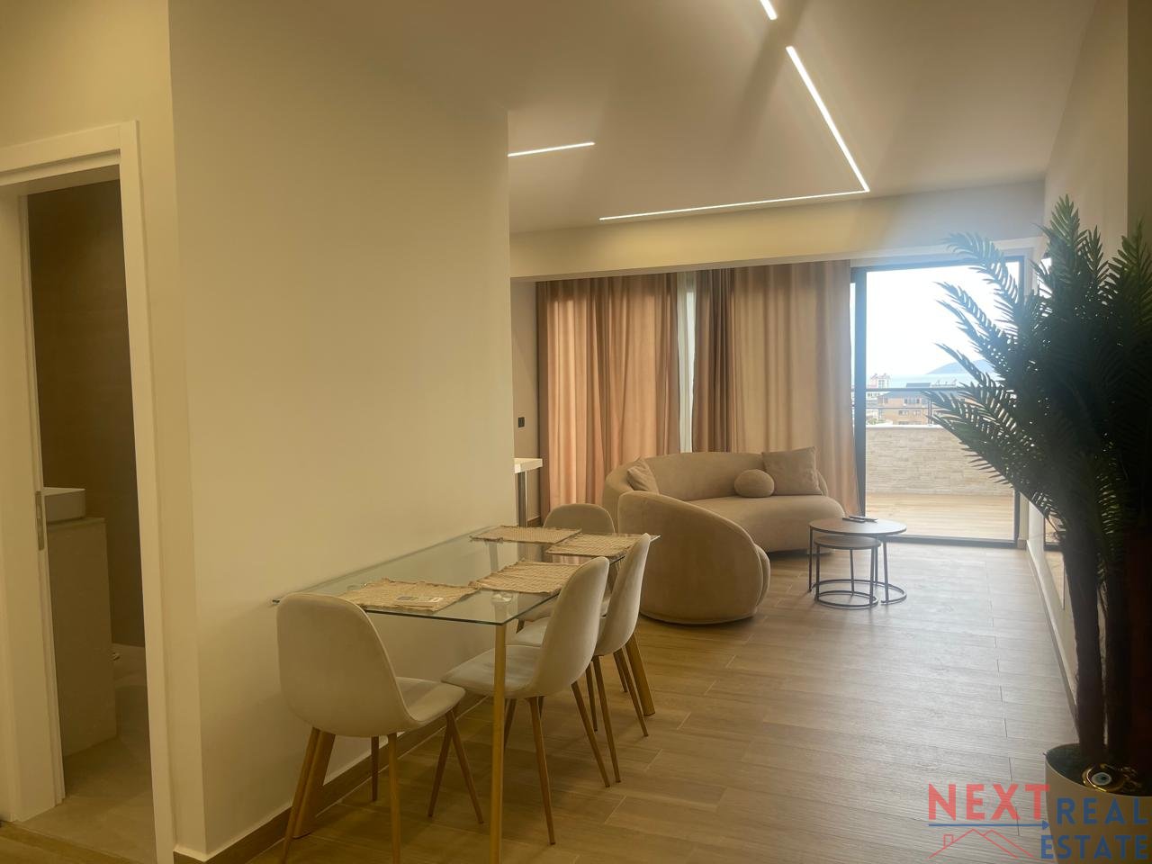 APPARTAMENTO 2+1 APPENA RISTRUTTURATO CON VISTA MARE - LUNGOMARE, VLORE
