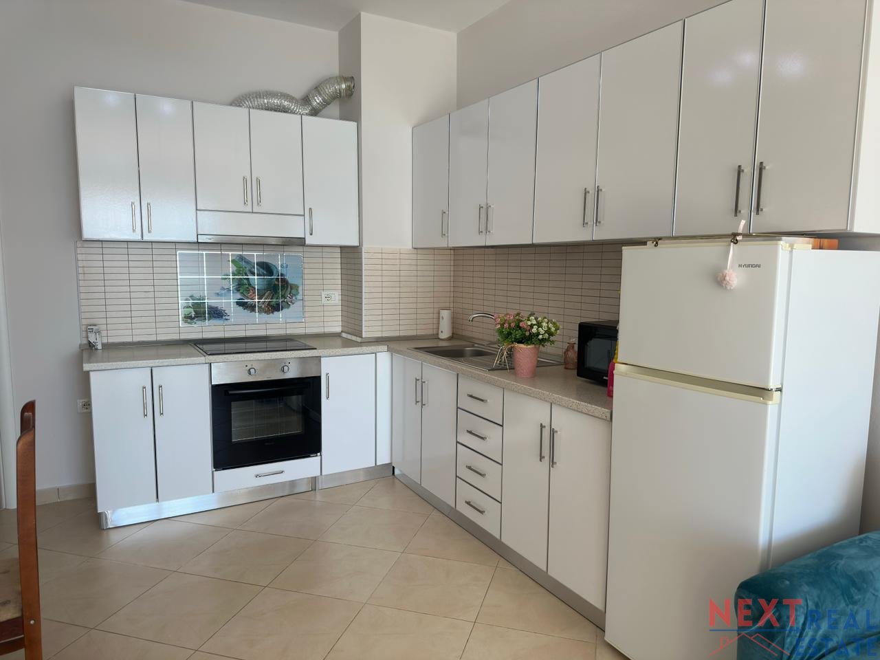 APARTAMENT EKSKLUZIV 2+1 ME QERA NË VLORË – PAMJE BALLORE DETI, KALAJA
