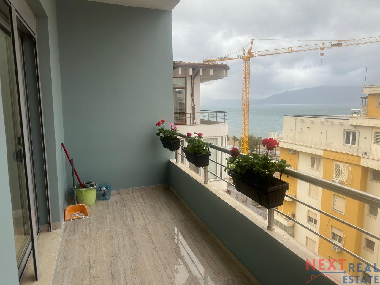 SHITET APARTAMENT 2+1+2 ME PAMJE DETI NE LUNGOMARE, VLORE