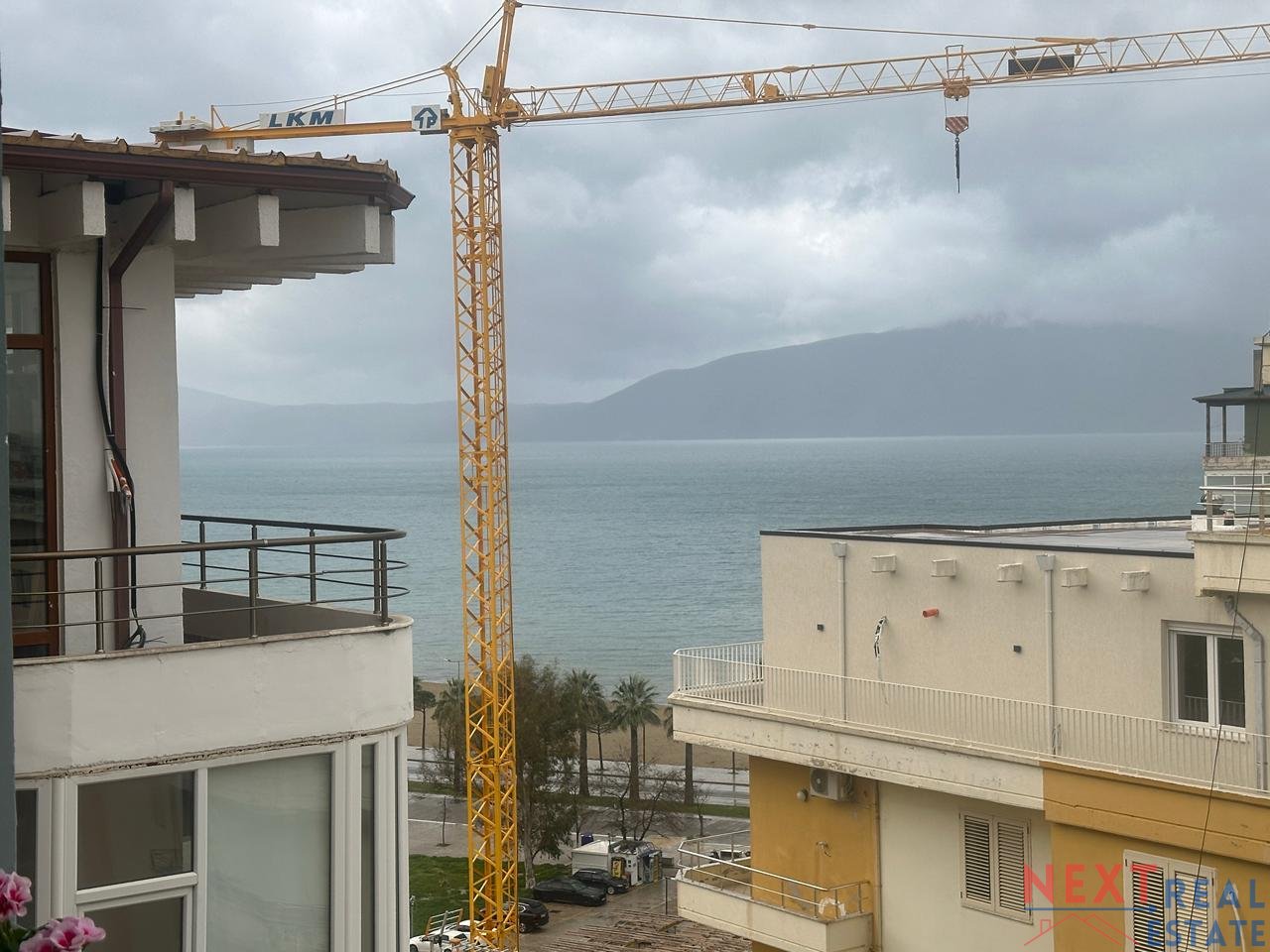 SHITET APARTAMENT 2+1+2 ME PAMJE DETI NE LUNGOMARE, VLORE