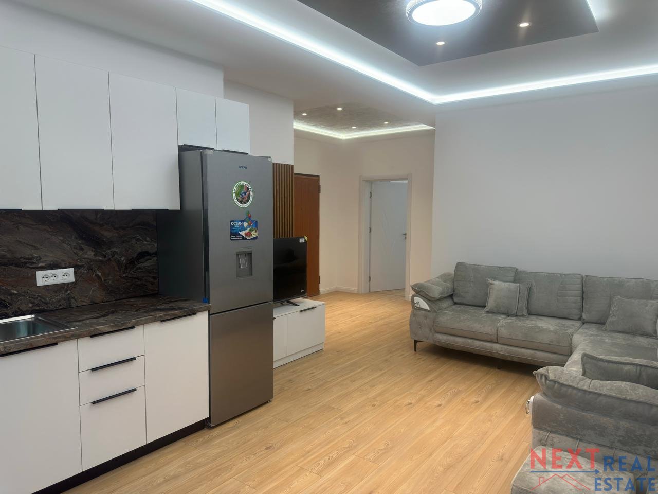 SHITET APARTAMENT 2+1+2 ME PAMJE DETI NE LUNGOMARE, VLORE