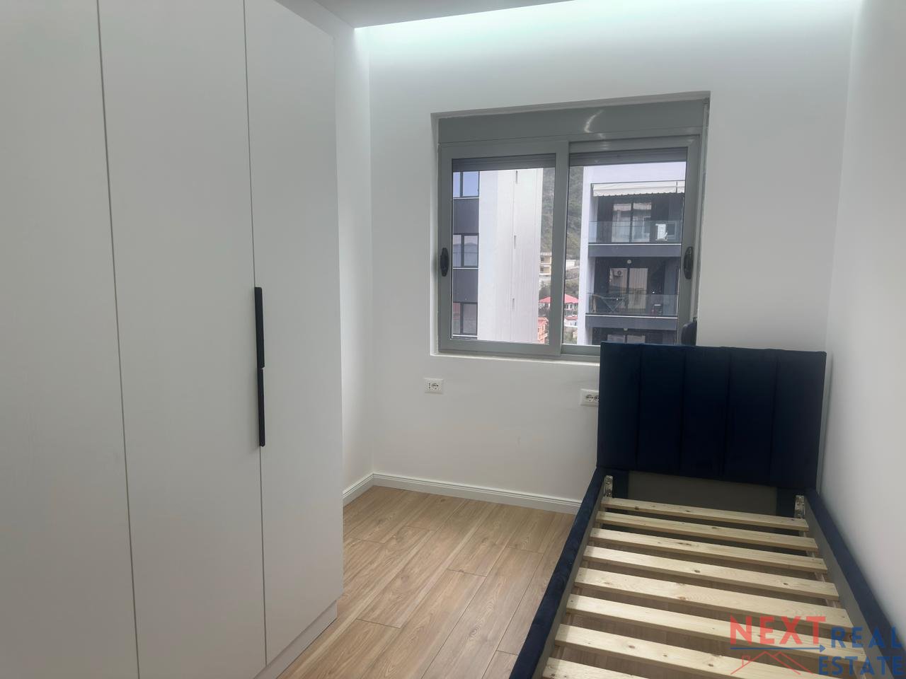 SHITET APARTAMENT 2+1+2 ME PAMJE DETI NE LUNGOMARE, VLORE