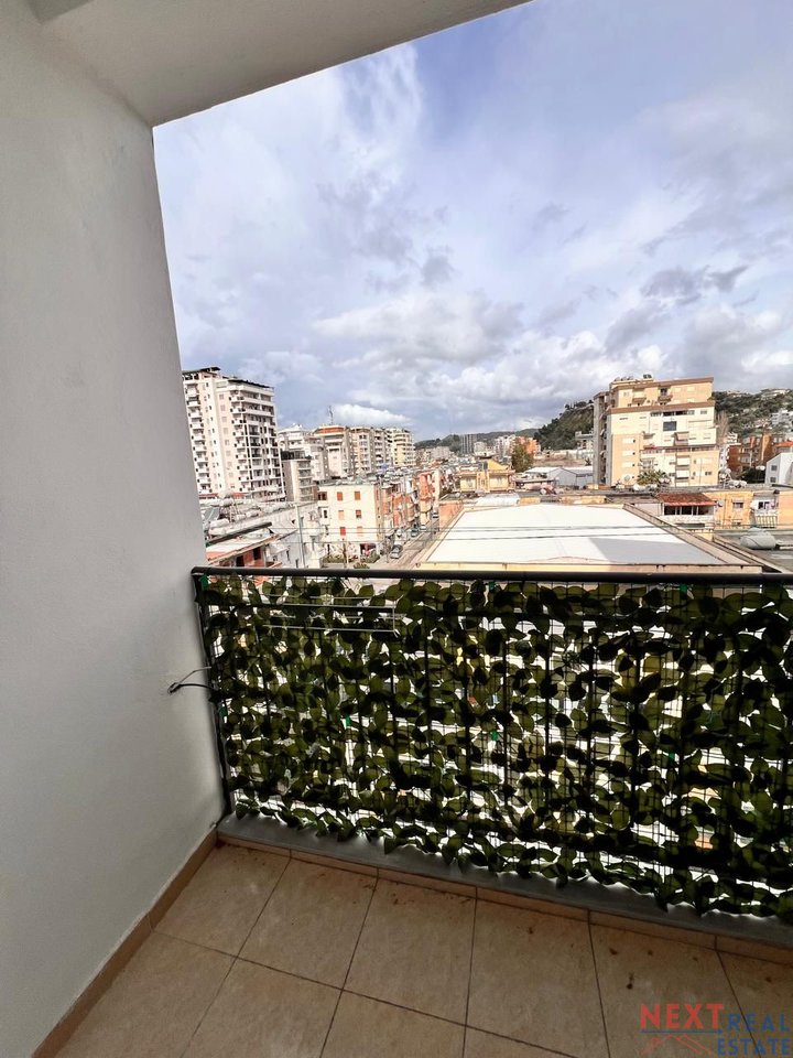 APARTAMENT 1+1 300 EURO/MUAJ ME QERA NE VLORE