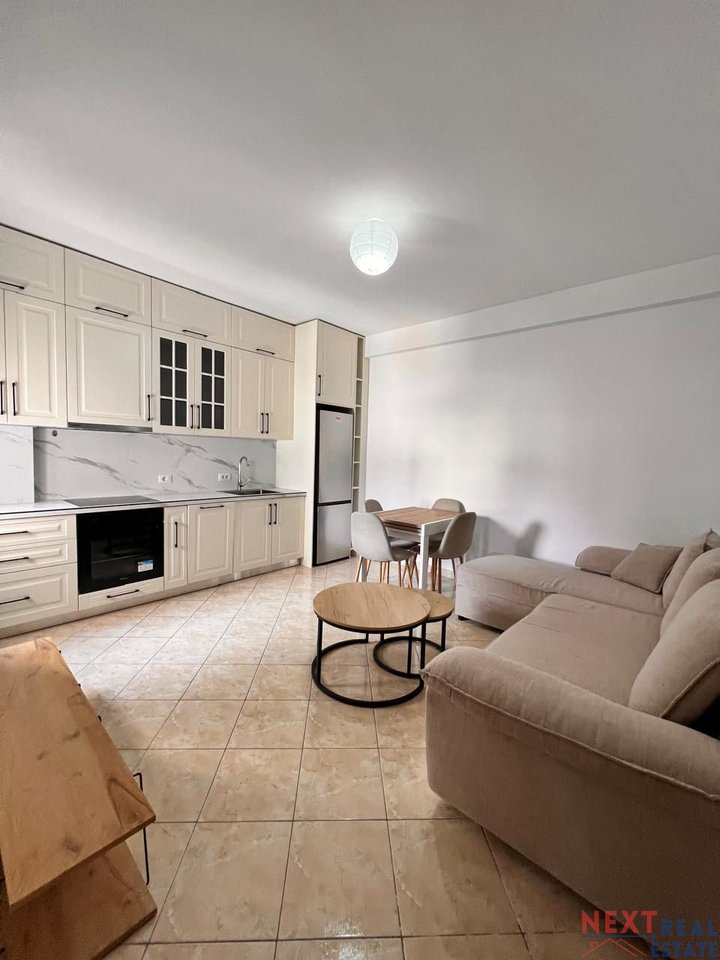 APARTAMENT 1+1 300 EURO/MUAJ ME QERA NE VLORE