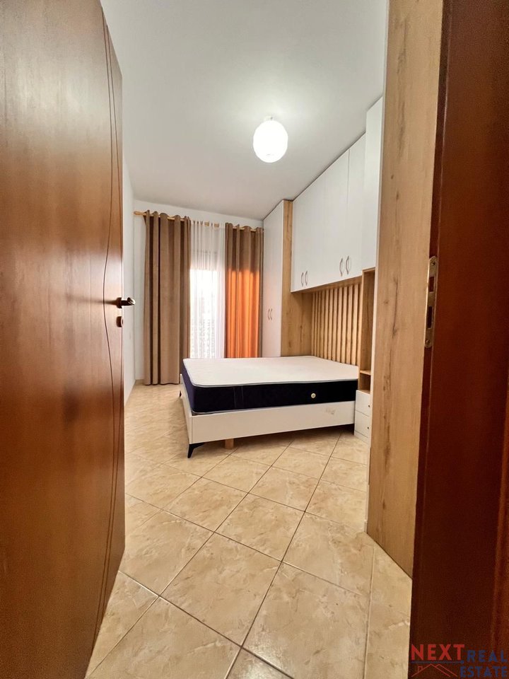 APARTAMENT 1+1 300 EURO/MUAJ ME QERA NE VLORE