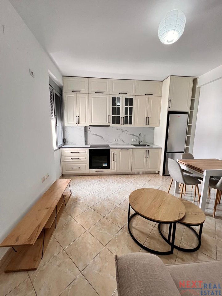 APARTAMENT 1+1 300 EURO/MUAJ ME QERA NE VLORE