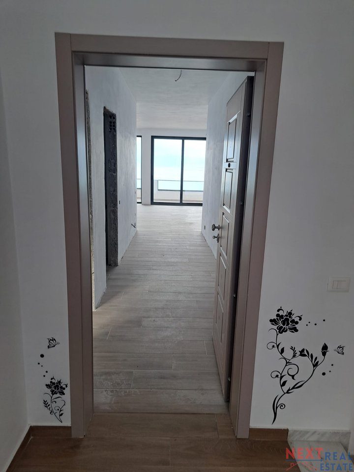 APARTAMENT ME PAMJE BALLORE DETI - UJI I FTOHTË, VLORË