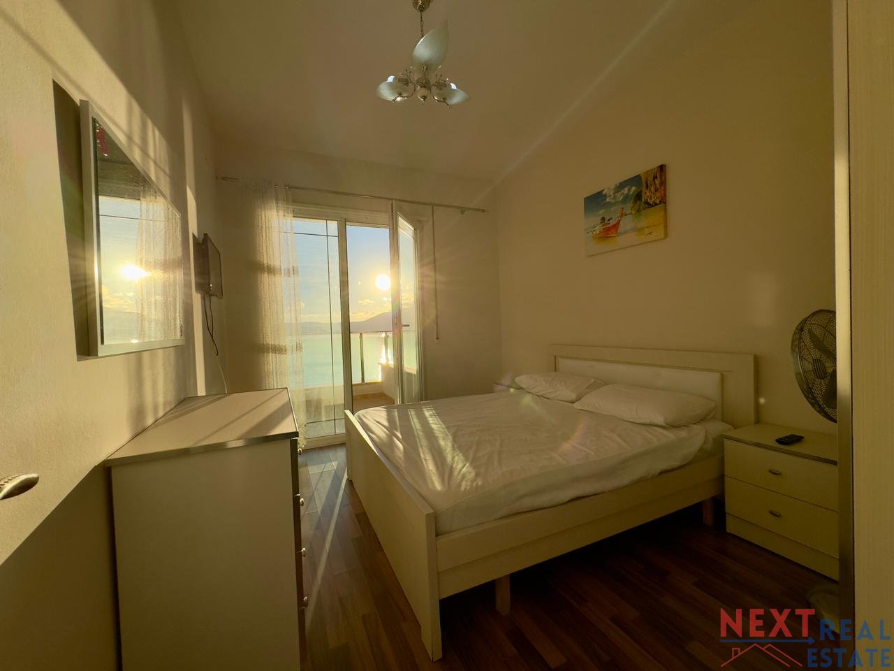 APARTAMENT EKSKLUZIV 1+1 ME QERA NË VLORË – PAMJE BALLORE DETI, KALAJA