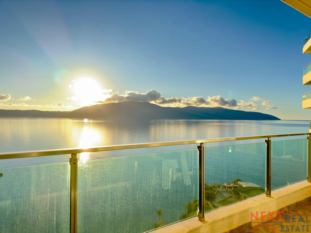 APARTAMENT EKSKLUZIV 1+1 ME QERA NË VLORË – PAMJE BALLORE DETI, KALAJA