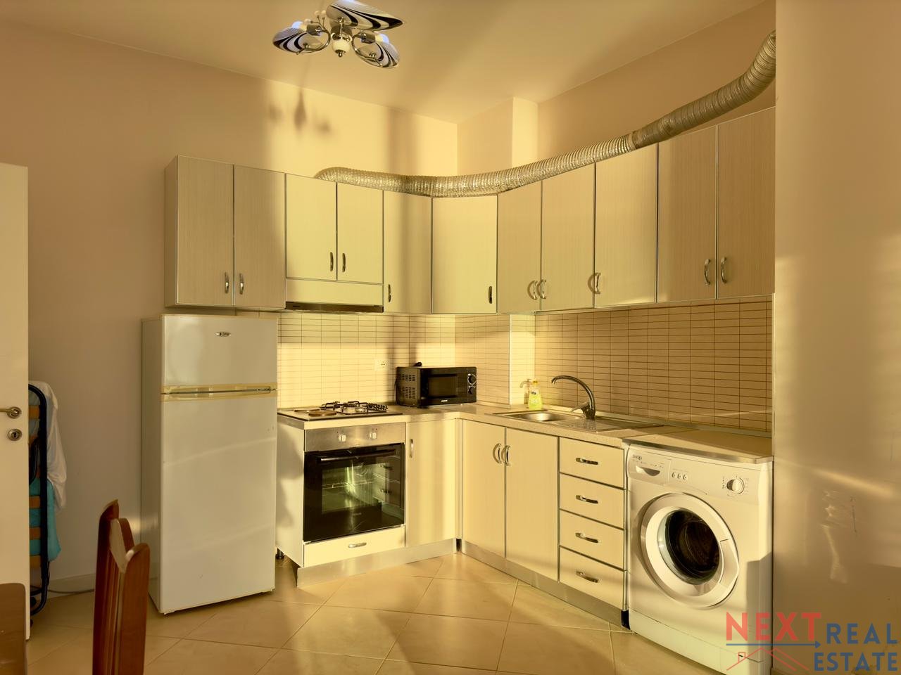 APARTAMENT EKSKLUZIV 1+1 ME QERA NË VLORË – PAMJE BALLORE DETI, KALAJA