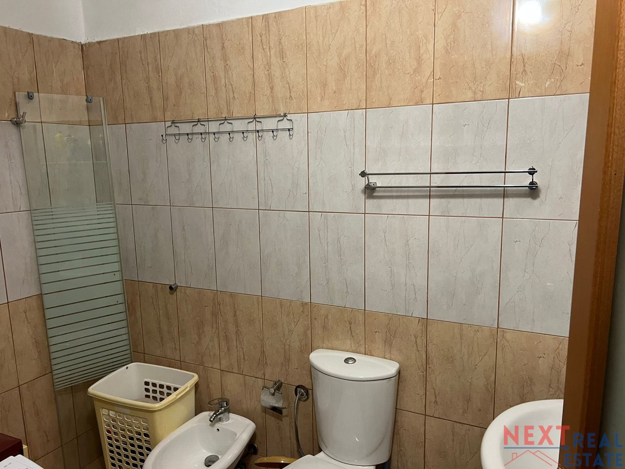 APARTAMENT 2+1 ME VERANDE PRANE PORTIT, VLORE