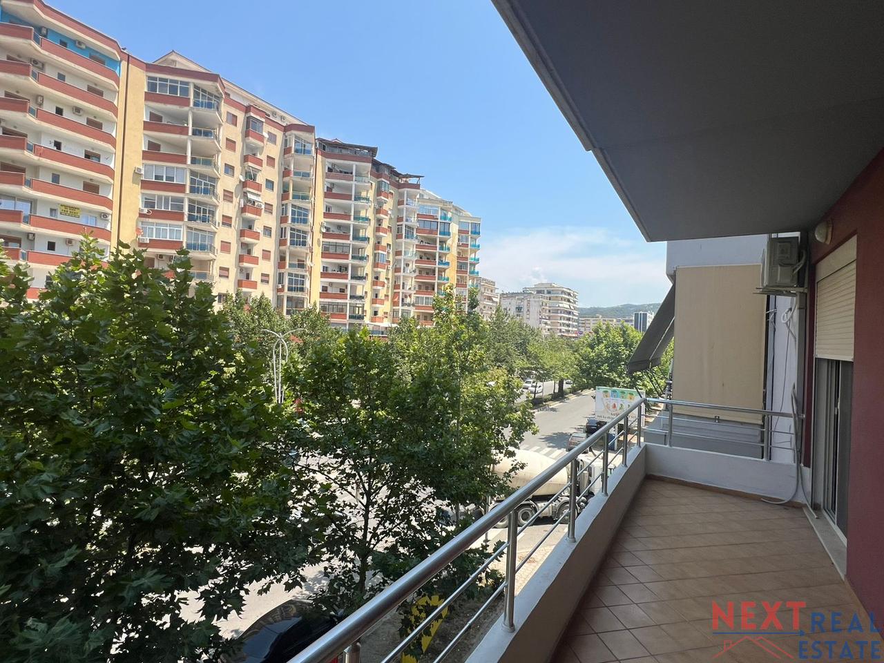 APARTAMENT 2+1 ME VERANDE PRANE PORTIT, VLORE