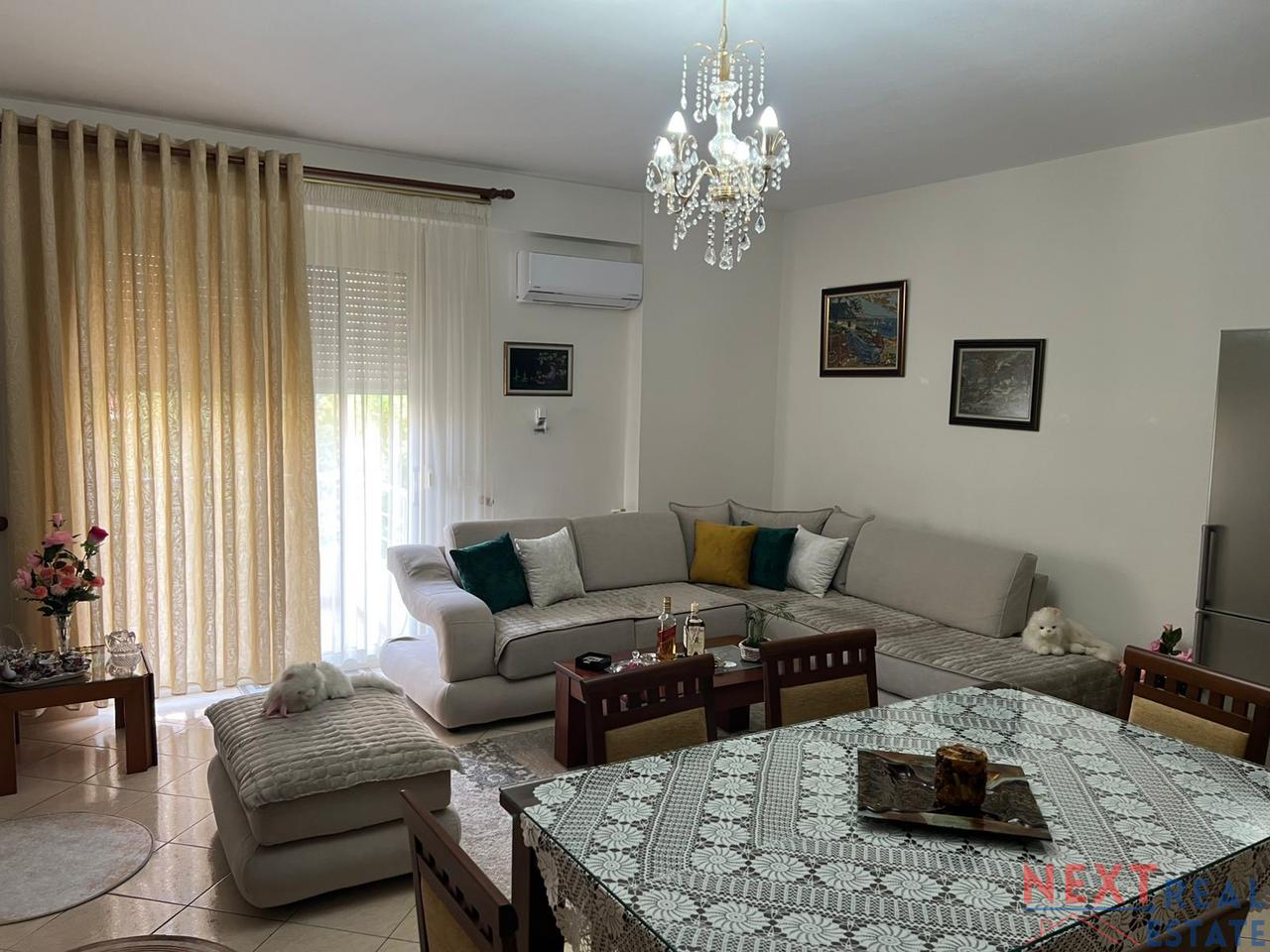 APARTAMENT 2+1 ME VERANDE PRANE PORTIT, VLORE
