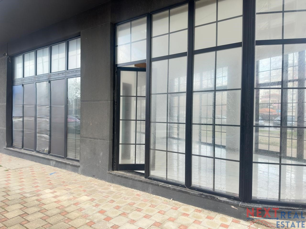 AMBIENT IDEAL PËR BIZNES NË TRANSBALLKANIKE, VLORË – POZICION STRATEGJIK