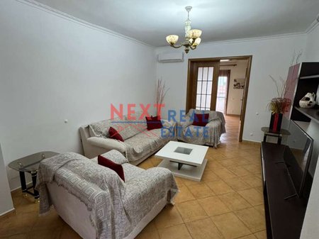 APARTAMENT 2+1+2 PËR SHITJE PRANË TREGUT TË ORIZIT, VLORË