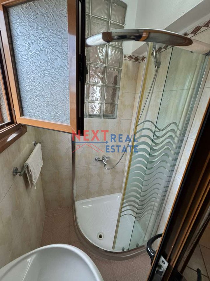 APARTAMENT 2+1+2 PËR SHITJE PRANË TREGUT TË ORIZIT, VLORË