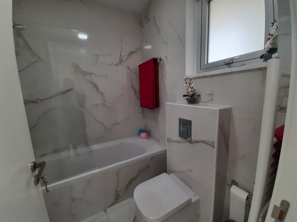 property-main-img
