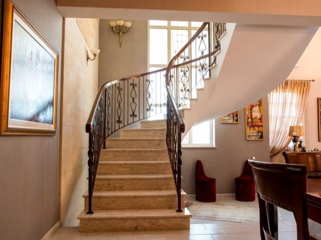 property-main-img