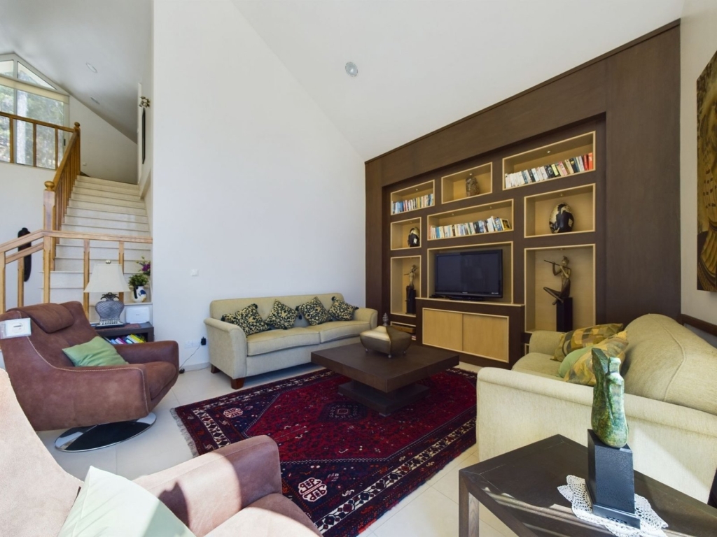 property-main-img