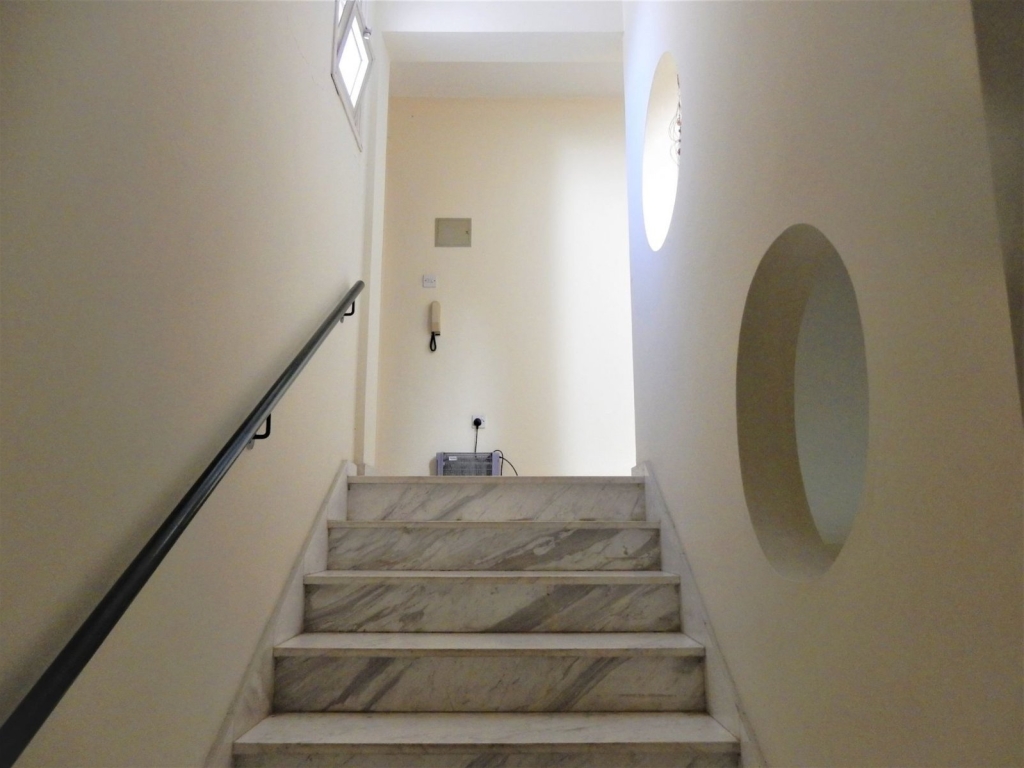 property-main-img