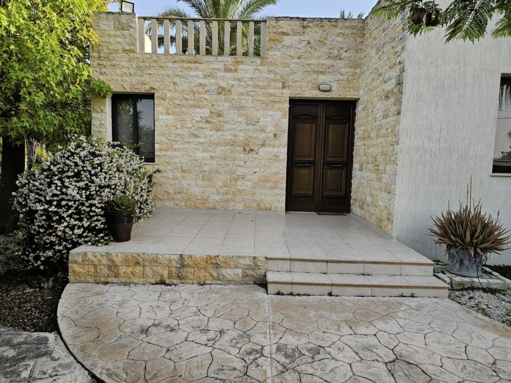 property-main-img