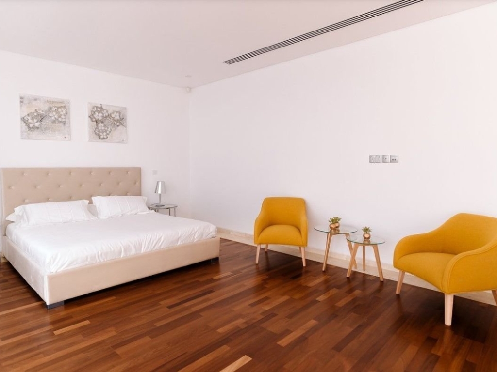 property-main-img