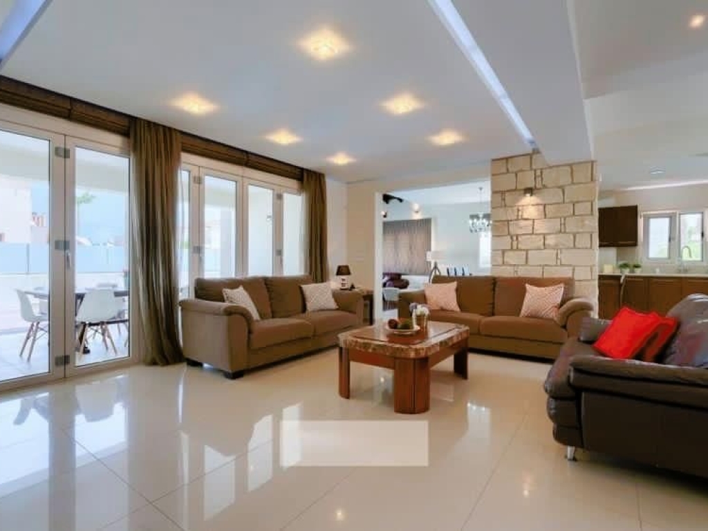 property-main-img