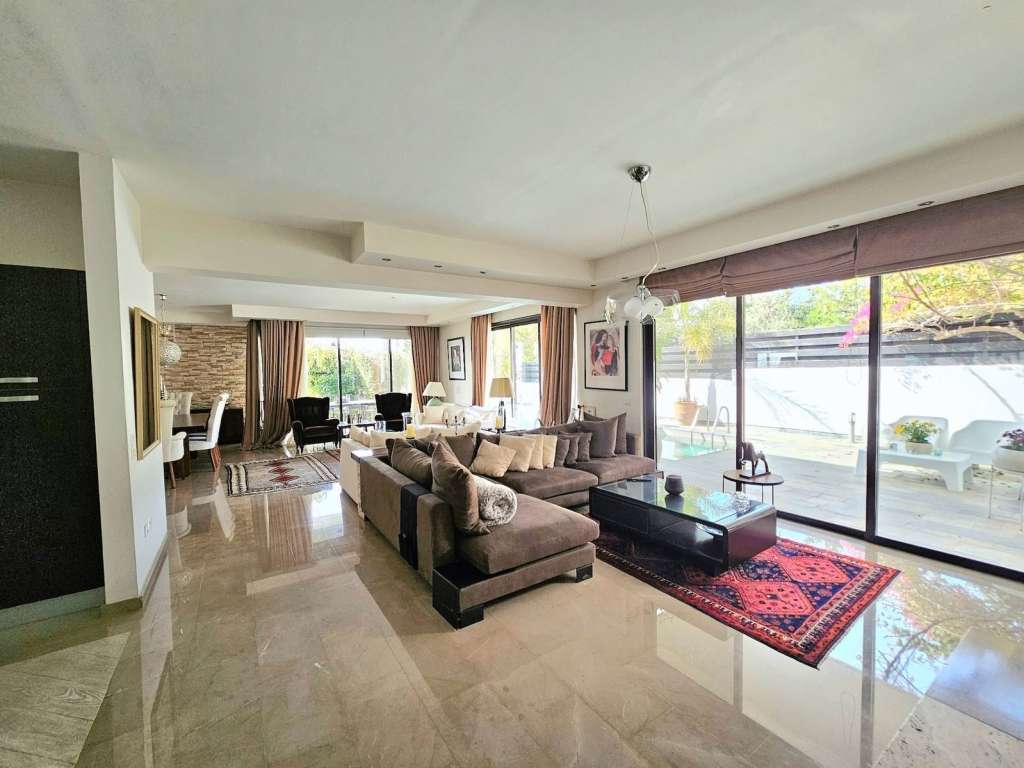 property-main-img