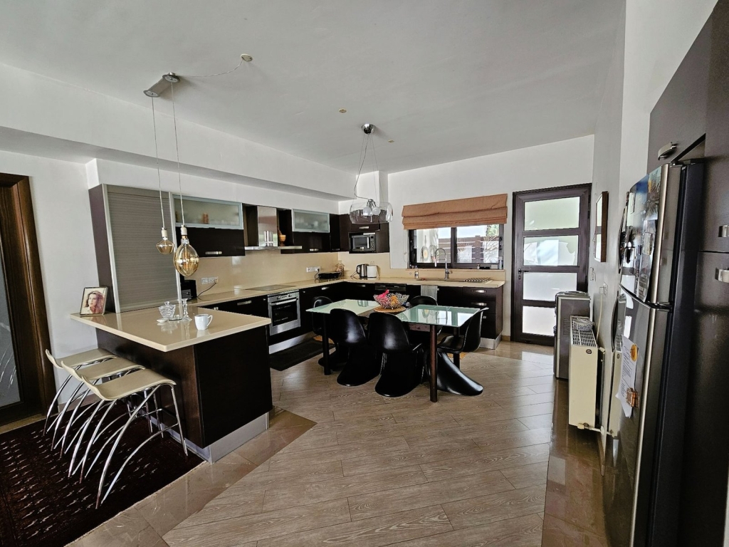 property-main-img