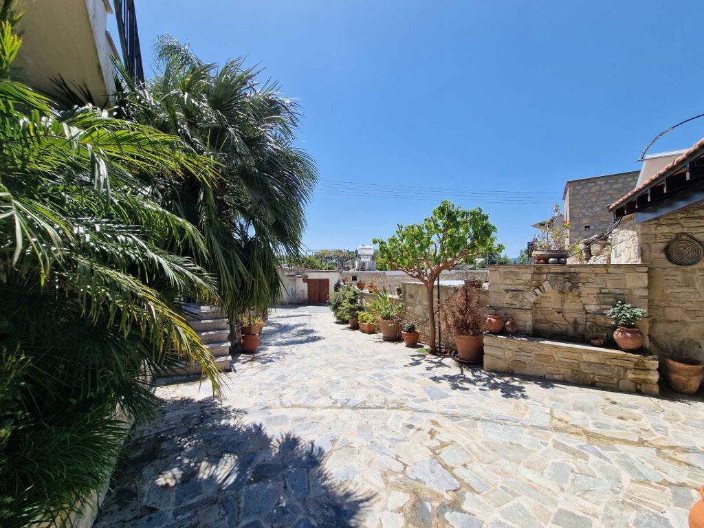 property-main-img