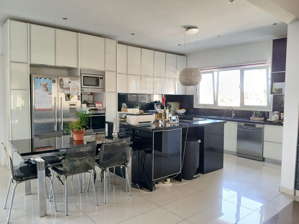 property-main-img