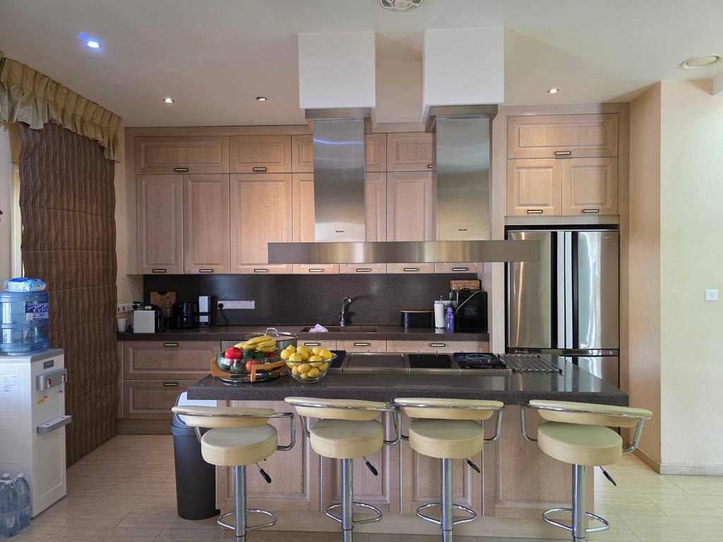 property-main-img