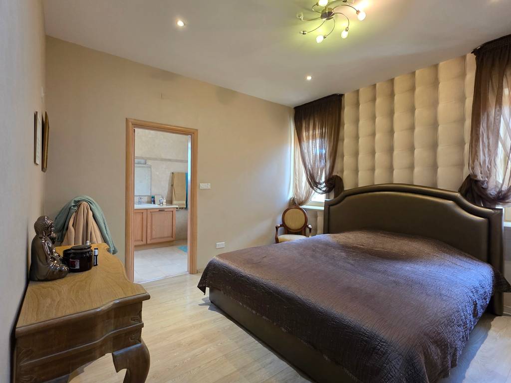 property-main-img