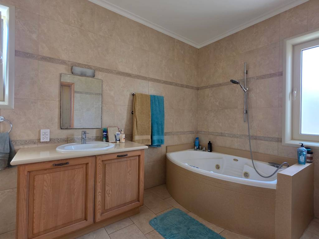 property-main-img