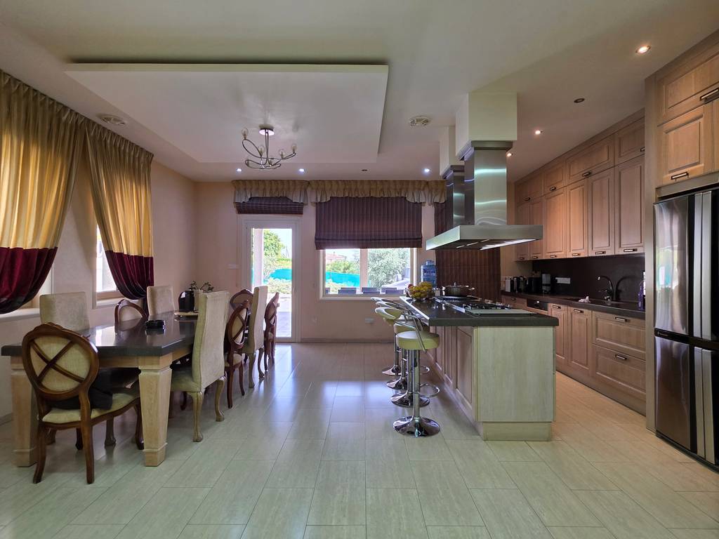 property-main-img