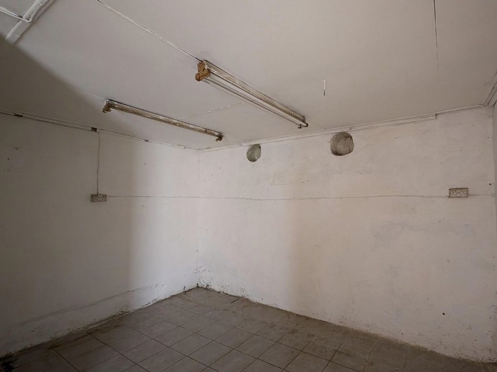 property-main-img